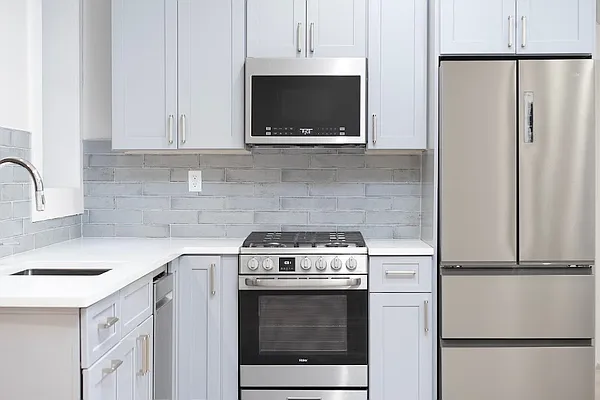 Rented by LEVEN Real Estate | media 3