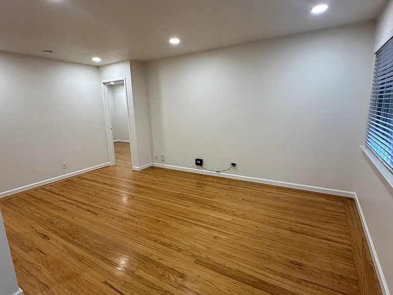 5445 Broadway #1 — Photo 38