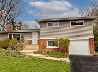 1019 Castlewood Ln, Deerfield, IL 60015