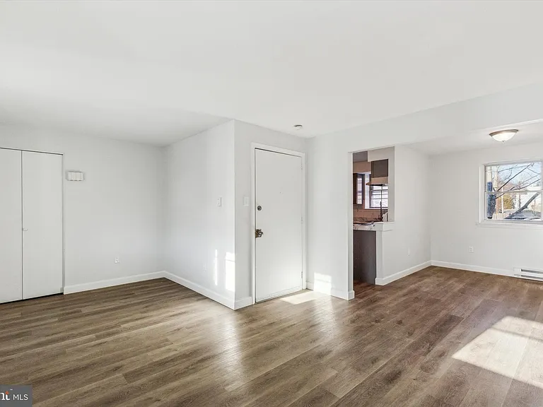 329 Buttonwood St #D — Photo 4