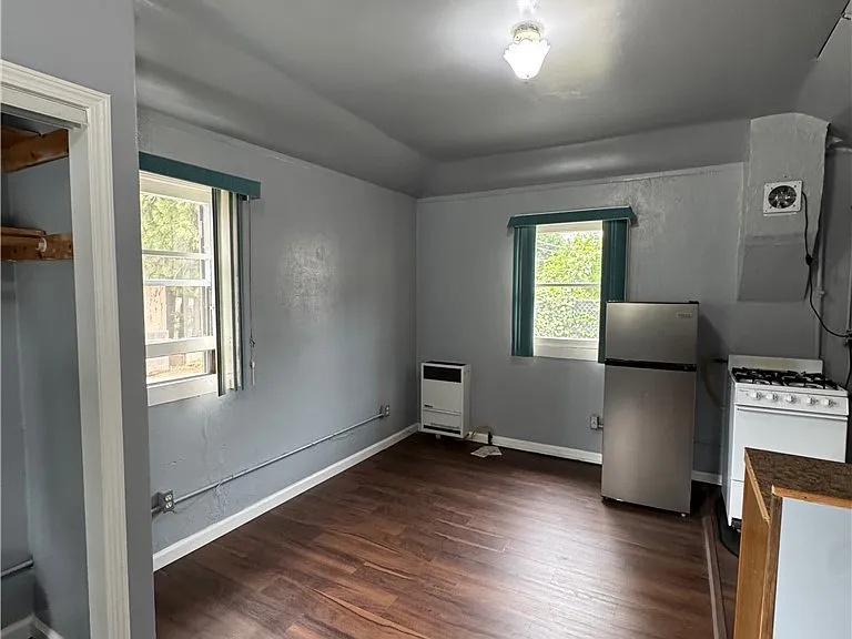 23335 Crestline Rd — Photo 11