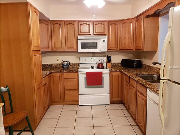 2nd image of 918 N Palm Dr SW