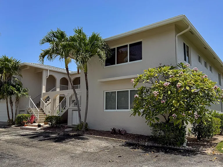 1110 Bel Air Dr #B — Photo 20
