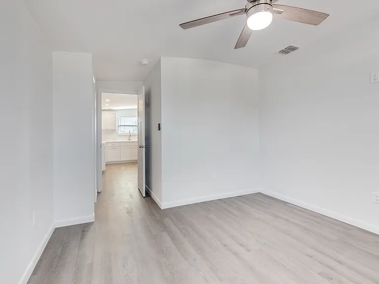 810 Birmingham Ave — Photo 9