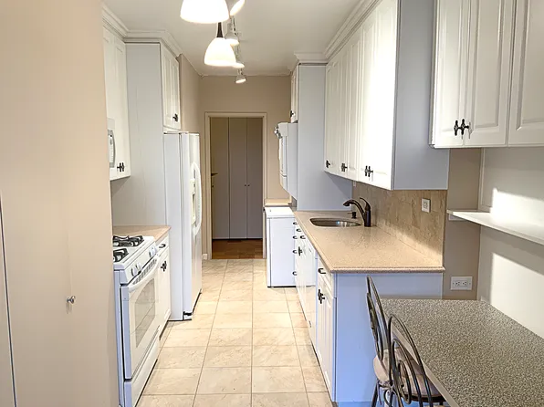 271-10 Grand Central Parkway image 9 of 16