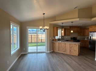 1573 Raydean Dr, Grants Pass, OR 97527