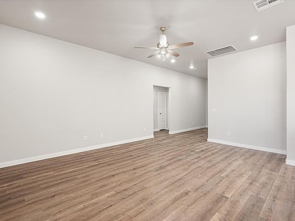 5th image of 634 E 31st St