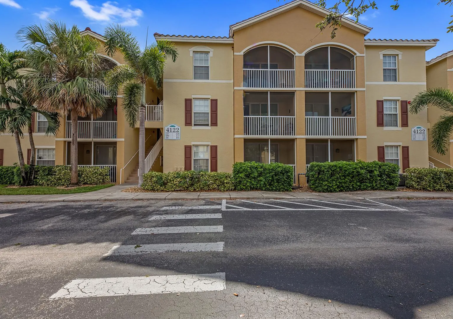 1 bed, 697 sqft, $1,100 — Photo 1