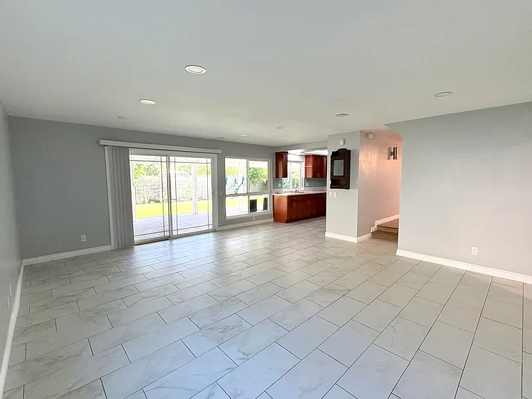 9256 Crocus Ave — Photo 5