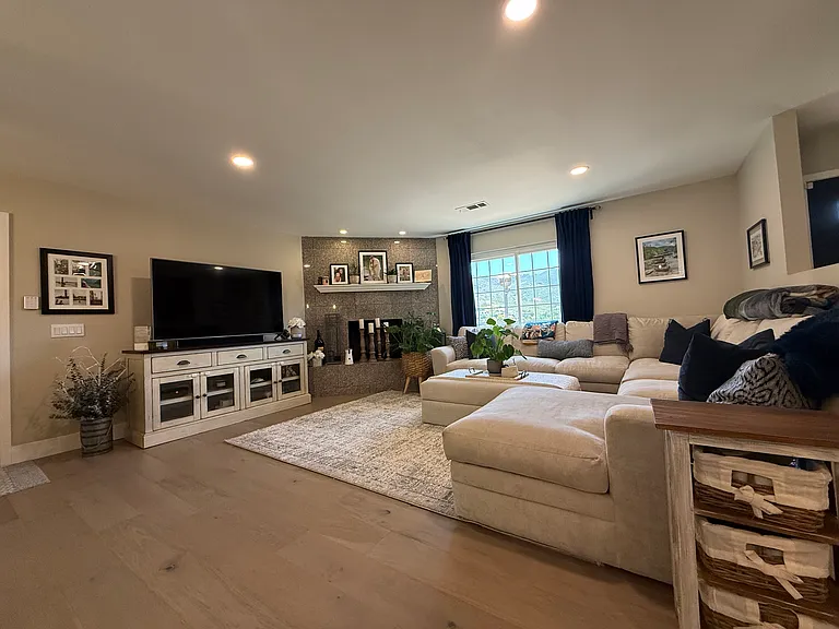 262 Editha Dr — Photo 4