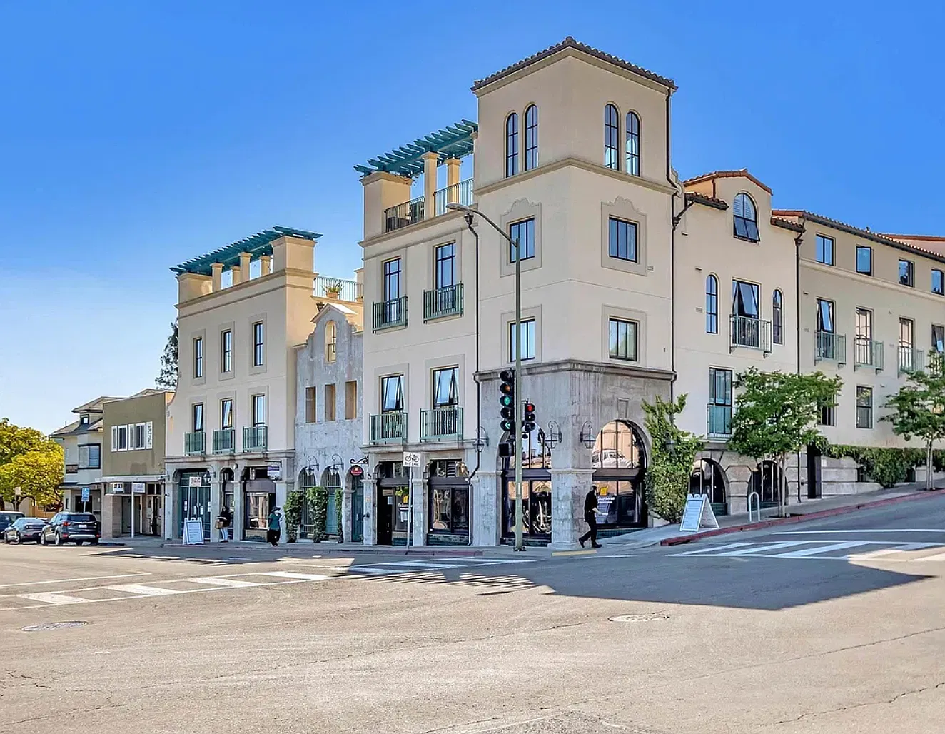 1 bed, 560 sqft, $2,500 — Photo 2