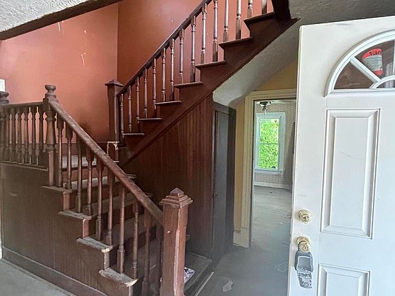 3rd image of 1102 Virginia Ave NE