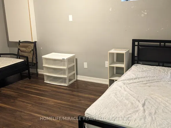 34 Ballycastle Cres, Brampton, ON L6Z 2T6