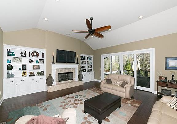 5th image of 526 Skytop Farm Ln