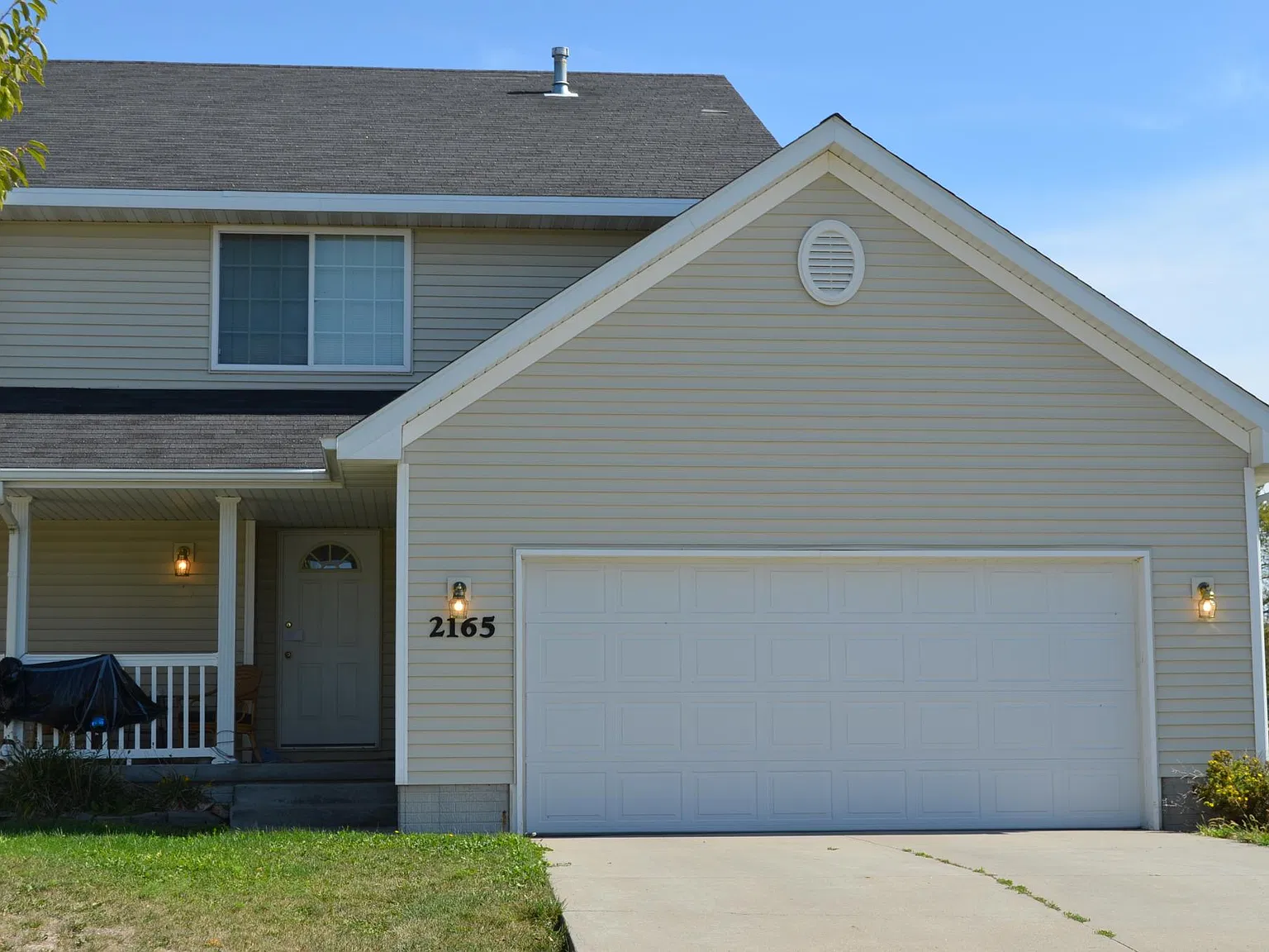 3 bed, 2.5 bath, 1400 sqft, $1,699 — Photo 2