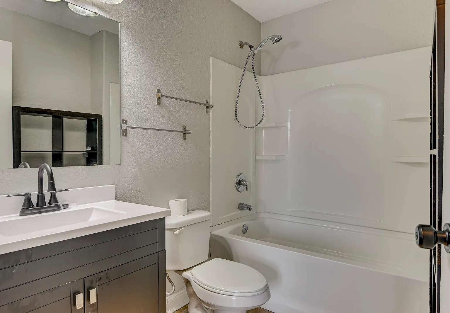 2 bed, 1050 sqft, $1,100 — Photo 4