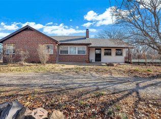 1124 Hillsboro Rd, High Ridge, MO 63049