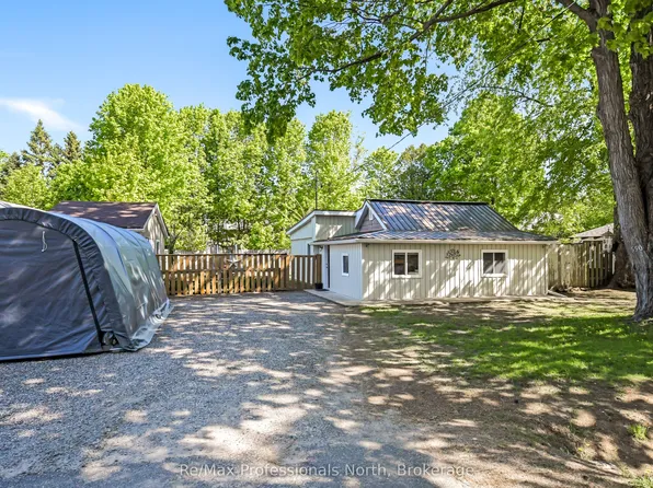 550 Pinedale Rd, Gravenhurst, ON P1P 1M1
