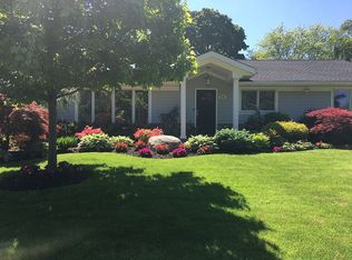 53 High Hollow Rd, Roslyn Heights, NY 11577