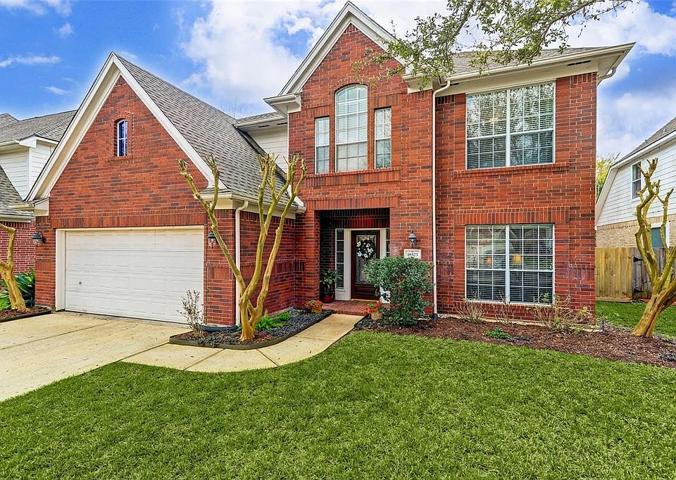 Beautiful 4 bed, 2.5 bath home on cul-de-sac street in the gated community of Estates at Cullen Park.