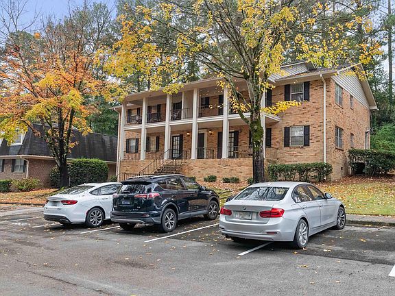 3rd image of 863 Vestavia Villa Ct