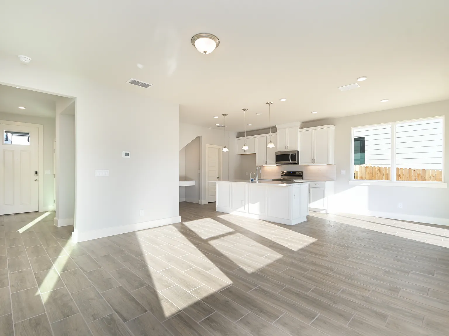 3 bed, 2.5 bath, 1712 sqft, $2,300 — Photo 3