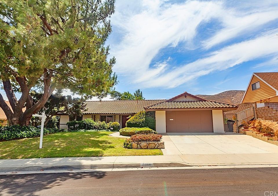 2nd image of 5464 Peacock Ln