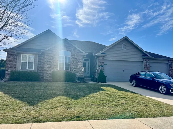 403 Castle Rock Dr, Monticello, IL 61856