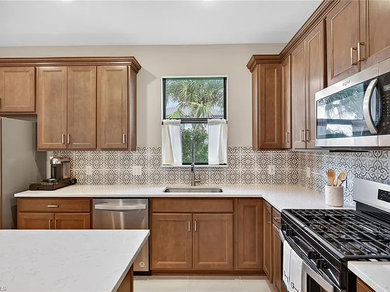 20548 Pebble Glen Dr — Photo 17