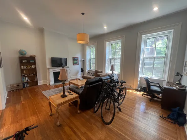 1809 Pine St APT 2F, Philadelphia, PA 19103