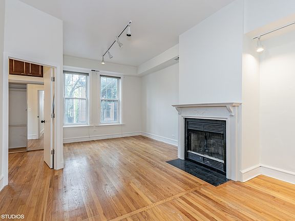 3rd image of 1950 N Hudson Ave APT 2