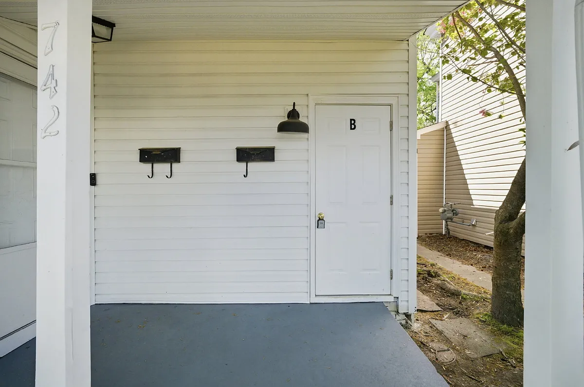 Building Photo - 742 Mount Vernon Ave #B