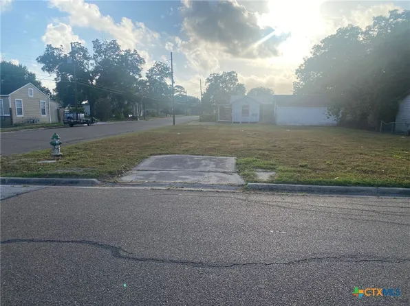 808 N Jecker St, Victoria, TX 77901