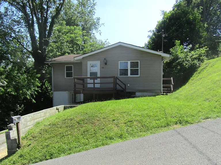 149 Thorn St — Photo 1