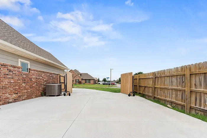 1200 Ridgeway Dr — Photo 27