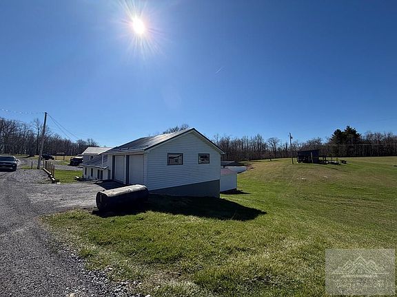 3rd image of 1021 Prosperity School Rd