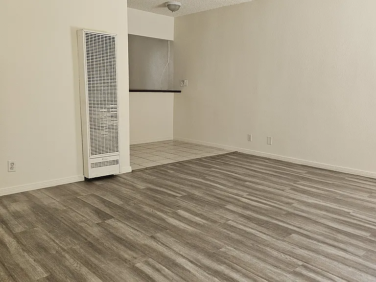 7636 Owensmouth — Photo 34