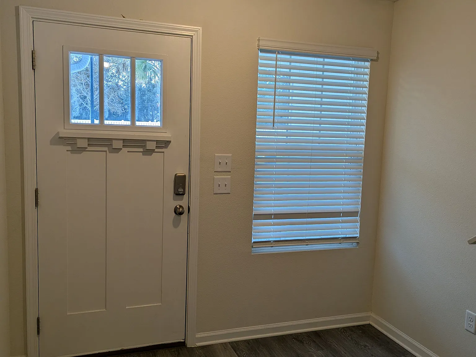 3 bed, 2.5 bath, 1548 sqft, $2,500 — Photo 2