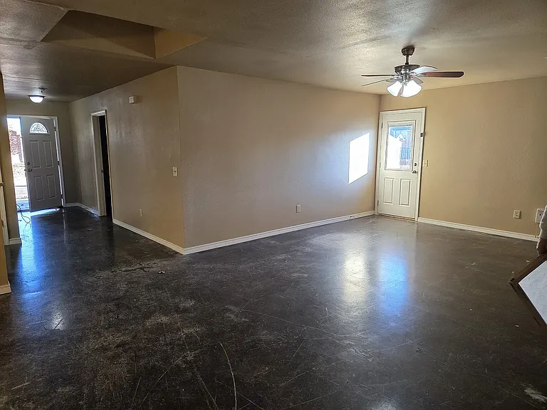 2700 2715 Steves Way — Photo 7