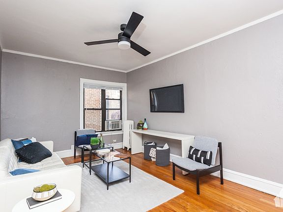 3rd image of 629 W Cornelia Ave #37-3W
