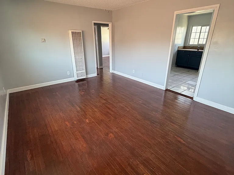 274 E 47th St #4 — Photo 1