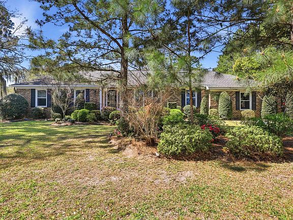 3rd image of 418 Sassanqua Dr.