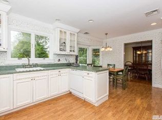 70 Marc Dr, Ridge, NY 11961