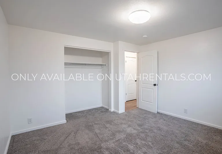 893 N 500 E — Photo 11