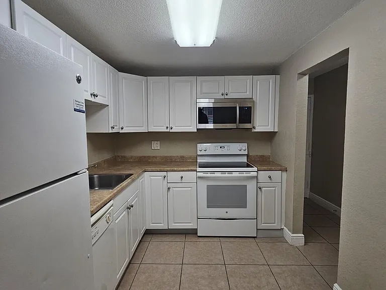 4324 NW 9th Ave #6-1C — Photo 5