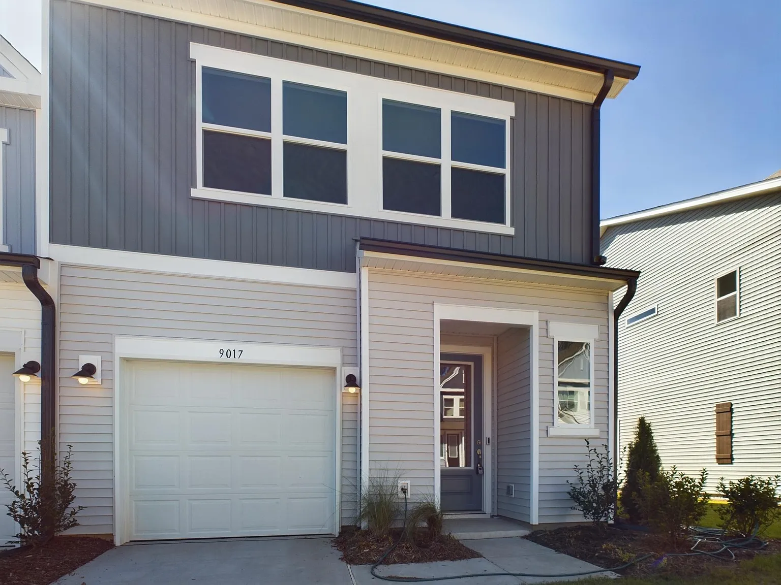 3 bed, 2.5 bath, 1630 sqft, $2,100 — Photo 1
