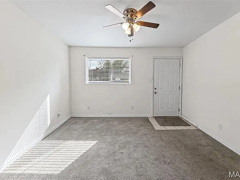 3 bed, 1.0 bath, $1,350 — Photo 3
