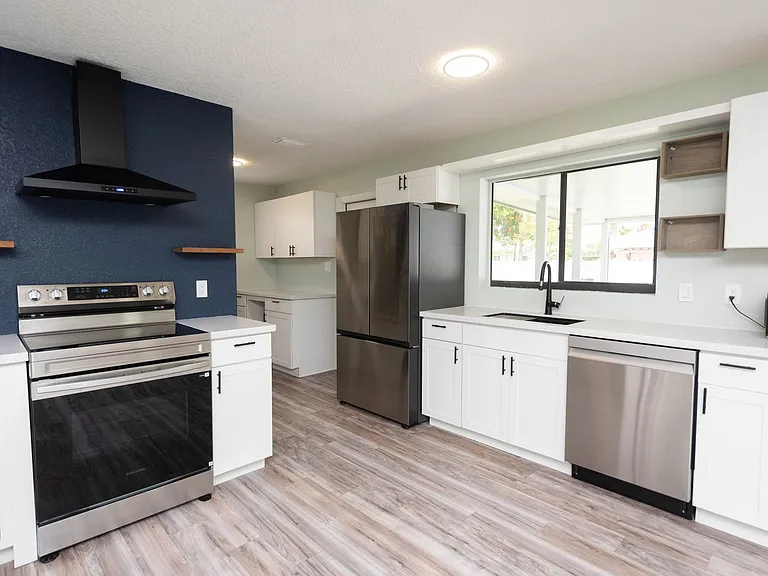 347 S Lakeside Dr — Photo 5