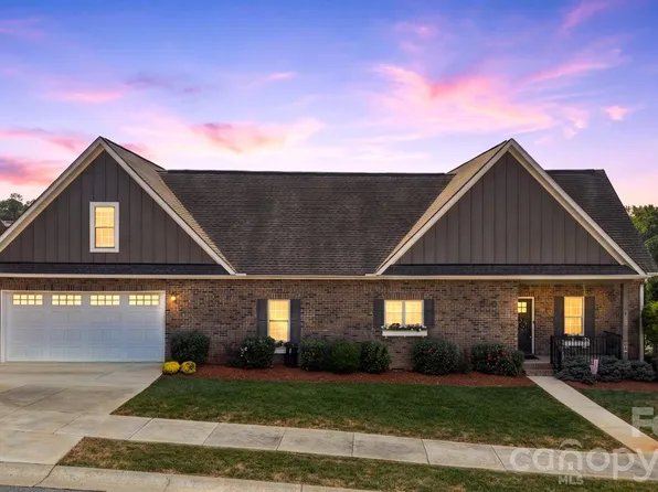 1258 10th Street Pl NW, Hickory, NC 28601