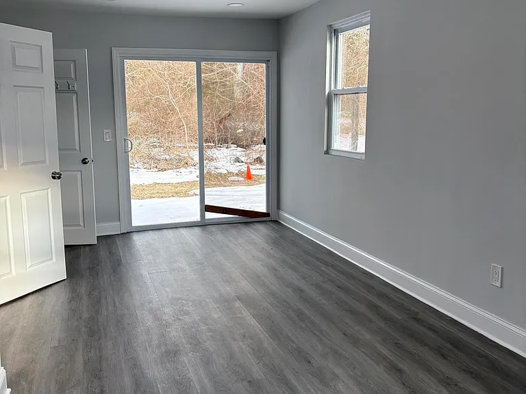 105 Floyd Ln — Photo 8
